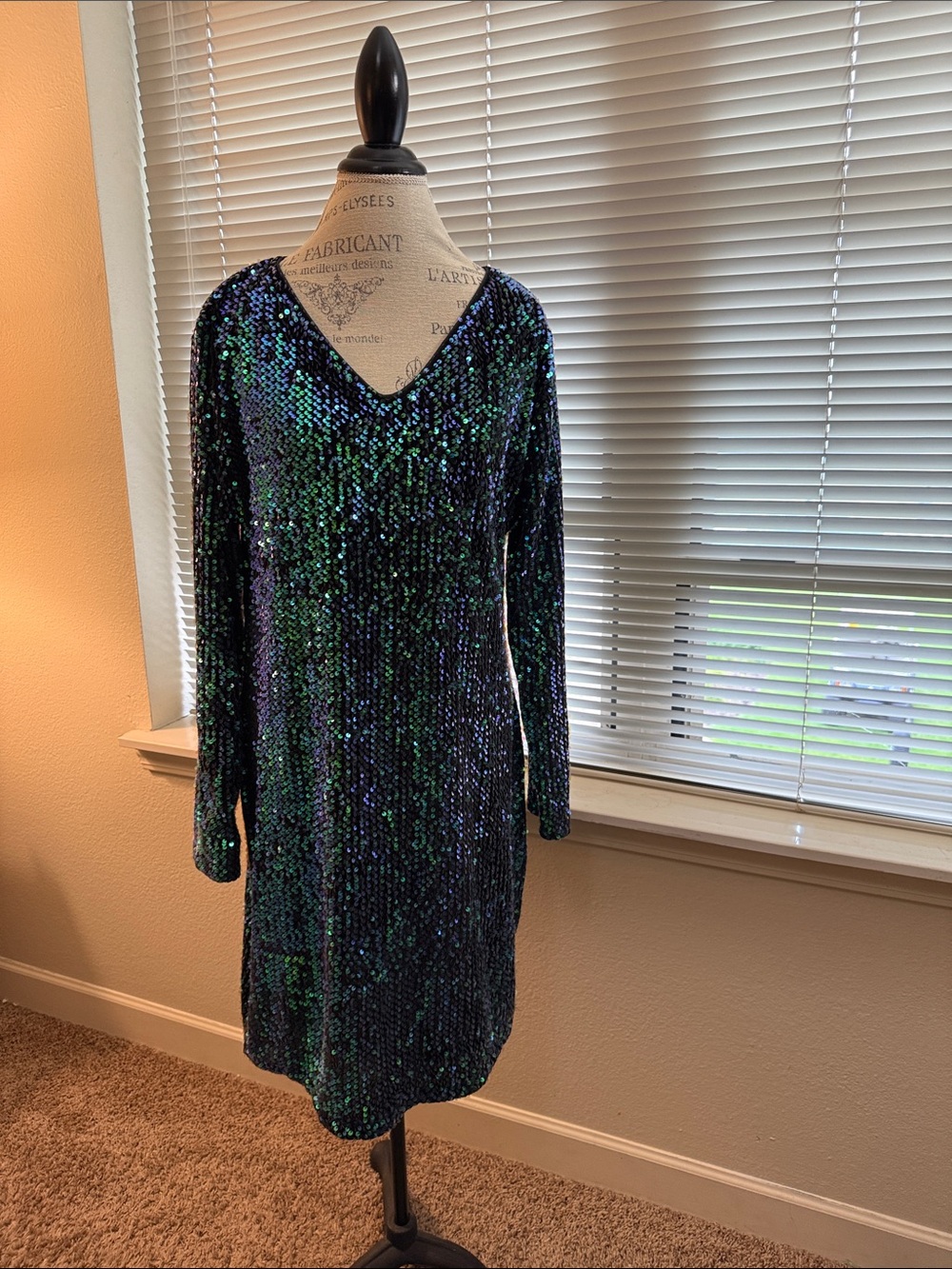 IN'VOLAND Sequin V-Neck Long Sleeve Cocktail Dress in Blue-Green
